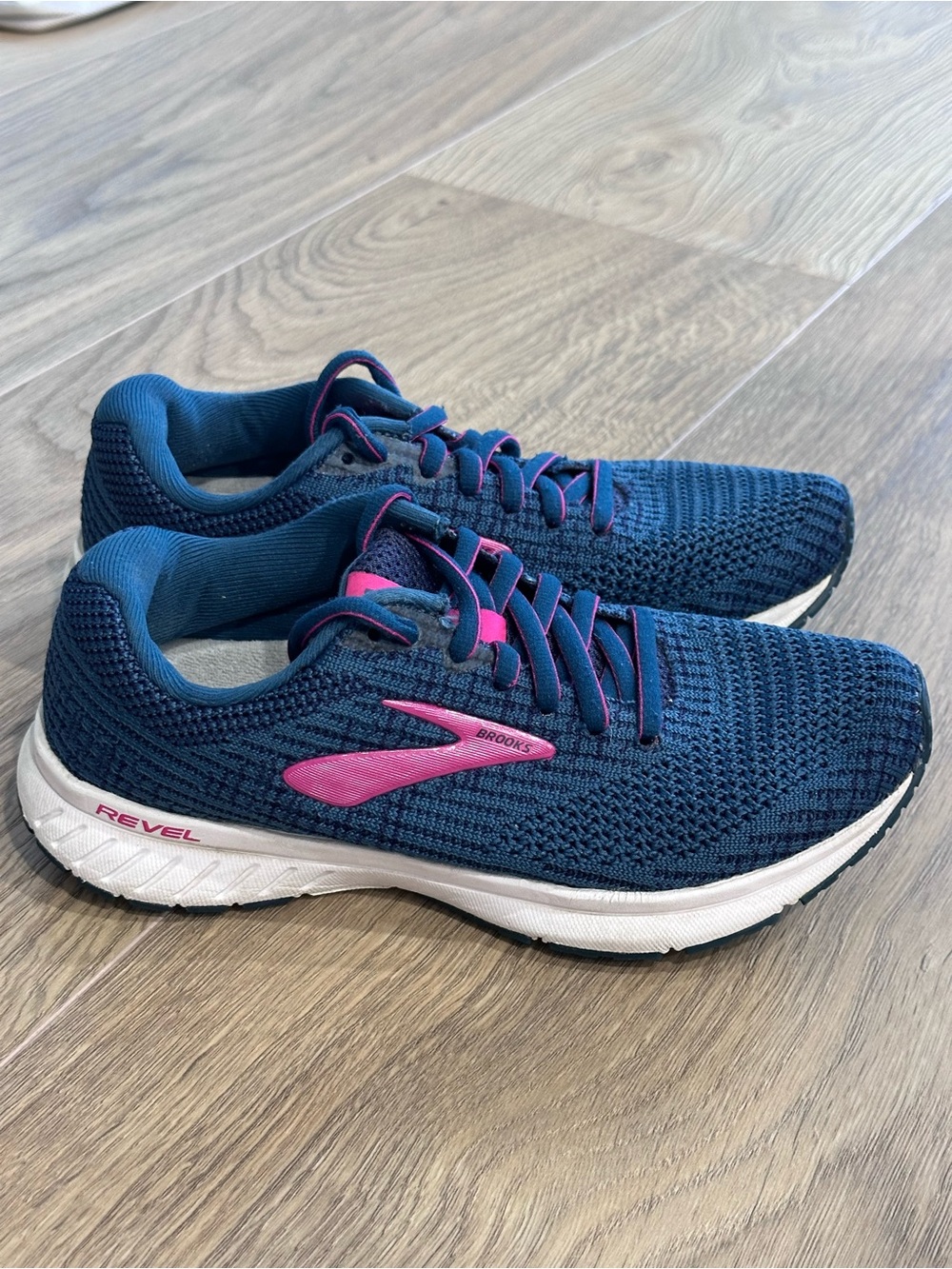 Brooks Revel Women’s Running Shoes - Navy with Pink Highlights Size 6